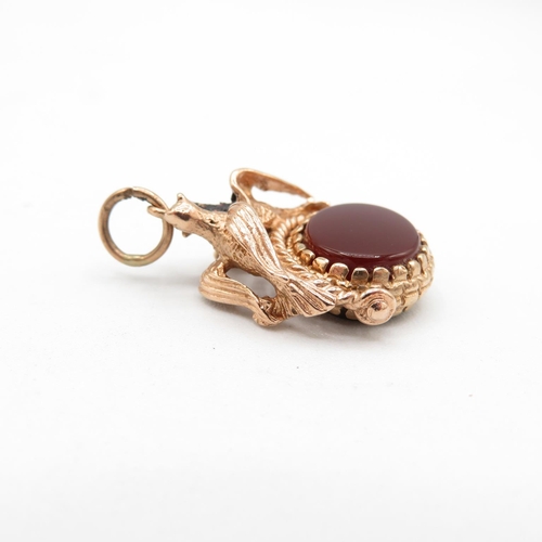 56 - 9ct Gold Vintage Carnelian And Tigers Eye Set Dove Topped Swivel Fob Pendant (8.7g)
