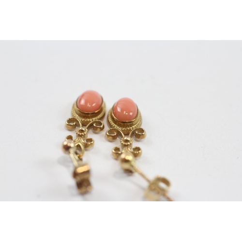 86 - 9ct Gold Vintage Coral Set Drop Earrings (2.7g)