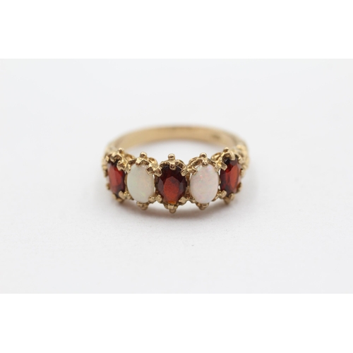 87 - 9ct Gold Vintage Opal And Garnet Set Five Stone Dress Ring (3.8g) Size  P