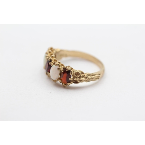 87 - 9ct Gold Vintage Opal And Garnet Set Five Stone Dress Ring (3.8g) Size  P