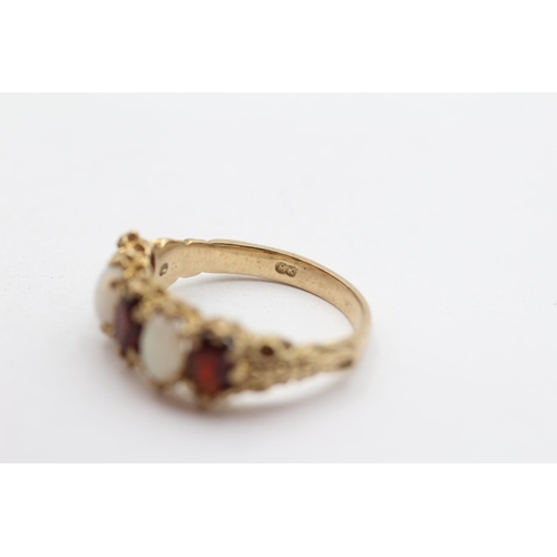 87 - 9ct Gold Vintage Opal And Garnet Set Five Stone Dress Ring (3.8g) Size  P