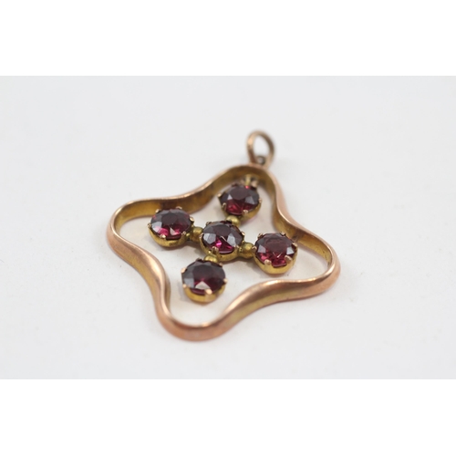 88 - 9ct Rose Gold Edwardian Garnet Set Pendant (2g)