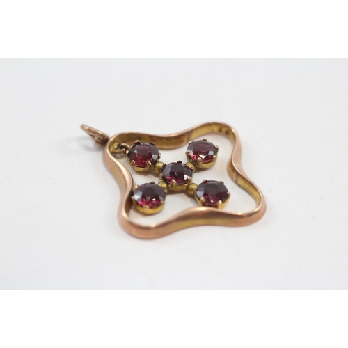 88 - 9ct Rose Gold Edwardian Garnet Set Pendant (2g)