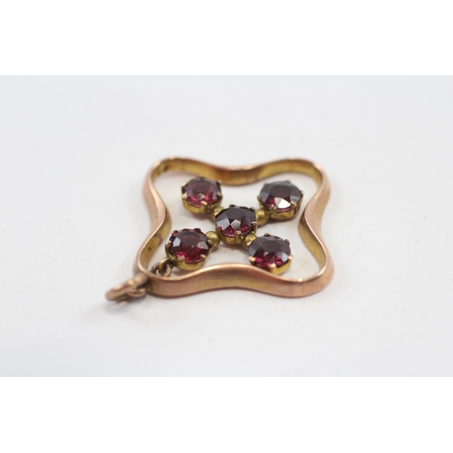 88 - 9ct Rose Gold Edwardian Garnet Set Pendant (2g)