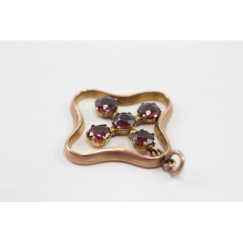 88 - 9ct Rose Gold Edwardian Garnet Set Pendant (2g)