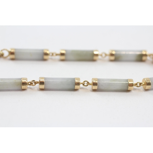 91 - 9ct Gold Vintage Jade Station Set Bracelet (7.2g)