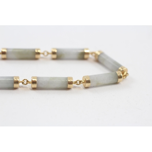 91 - 9ct Gold Vintage Jade Station Set Bracelet (7.2g)