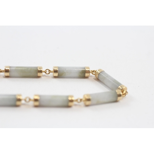 91 - 9ct Gold Vintage Jade Station Set Bracelet (7.2g)