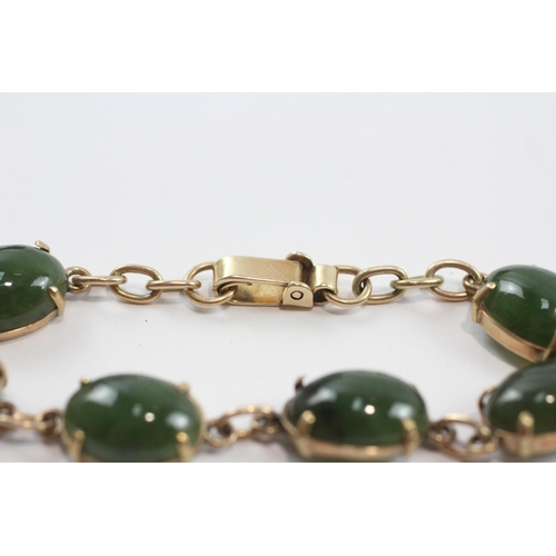 92 - 9ct Gold Vintage Nephrite Jade Set Station Bracelet (13.7g)