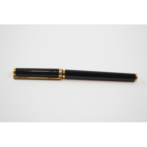 319 - Vintage S.T Dupont Black Lacquer Fountain Pen w/ 18ct Gold Nib Writing