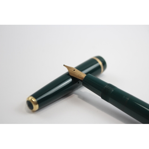 338 - Vintage PARKER Victory Green FOUNTAIN PEN w/ 14ct Gold Nib WRITING