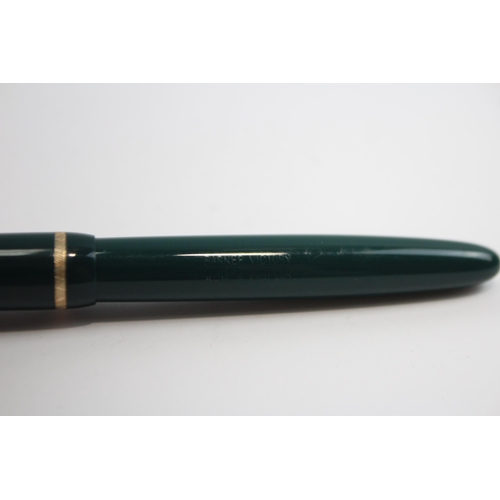 338 - Vintage PARKER Victory Green FOUNTAIN PEN w/ 14ct Gold Nib WRITING