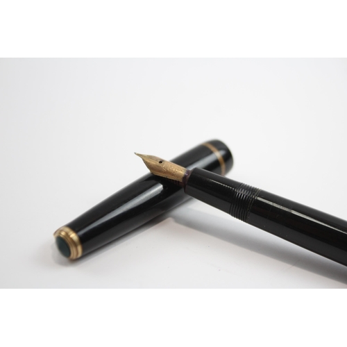 339 - Vintage PARKER Victory Black FOUNTAIN PEN w/ 14ct Gold Nib WRITING