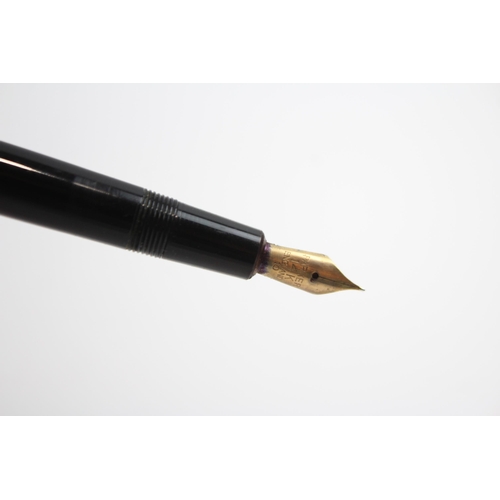 339 - Vintage PARKER Victory Black FOUNTAIN PEN w/ 14ct Gold Nib WRITING