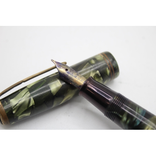 349 - Vintage PARKER Vaccumatic Green FOUNTAIN PEN w/ 14ct Gold Nib WRITING