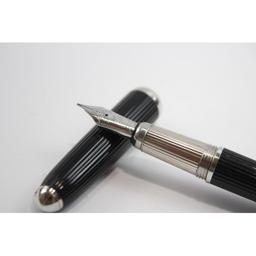 359 - Cartier Paris Black & Silver Plated Fountain Pen w/ 18ct White Gold Nib WRITING