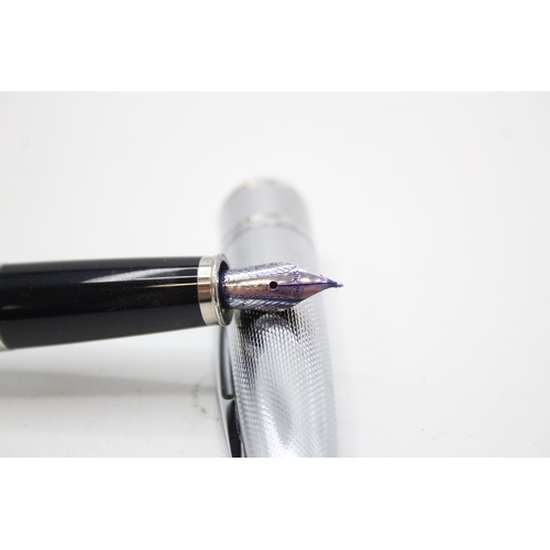 364 - Cross Apogee Chome Fountain Pen w/ 18ct White Gold Nib WRITING