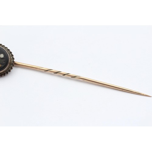 115 - 9ct Gold Victorian Floral Micro Mosaic Set Stick Pin (3.5g)