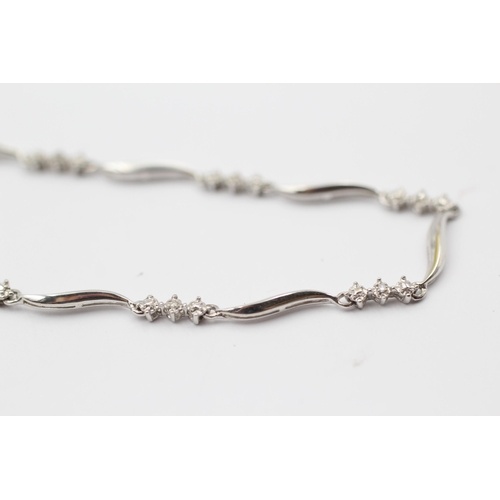 10 - 9ct White Gold Link Bracelet With Diamond Spacers (3.7g)