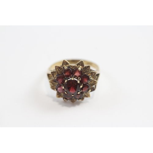 111 - 9ct Gold Garnet Floral Cluster Ring (3.4g) Size  M