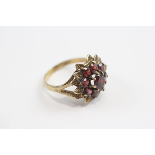 111 - 9ct Gold Garnet Floral Cluster Ring (3.4g) Size  M