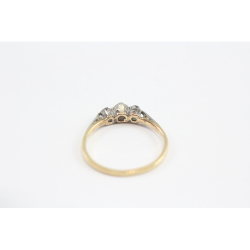 118 - 18ct Gold Vintage Diamond Trilogy Cathedral Setting Ring (1.9g) Size  M