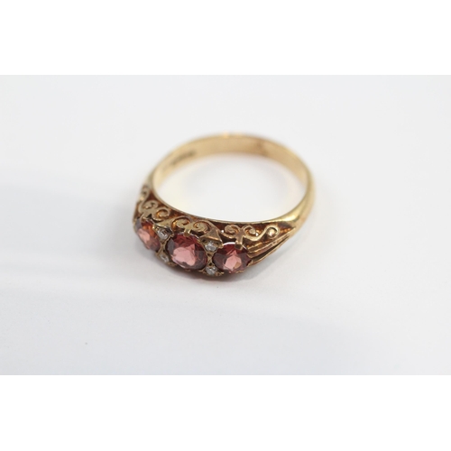 12 - 9ct Gold Garnet Three Stone Ring With Diamond Spacers (2.8g) Size  M