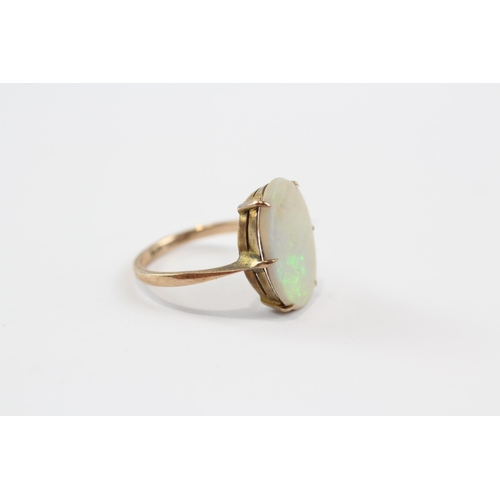 122 - 9ct Gold Vintage Opal Cocktail Ring (2g) Size  L