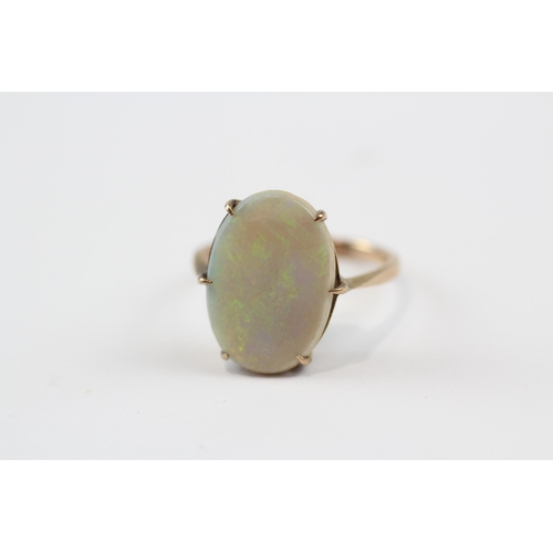 122 - 9ct Gold Vintage Opal Cocktail Ring (2g) Size  L