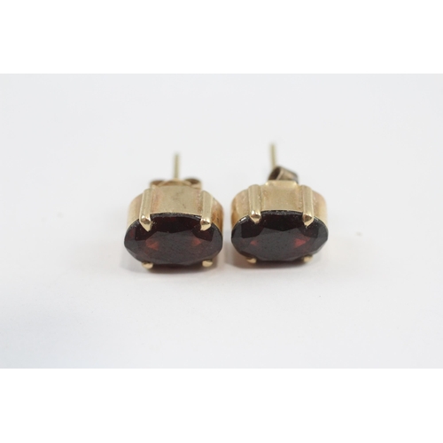 125 - 9ct Gold Vintage Garnet Stud Earrings (2.7g)