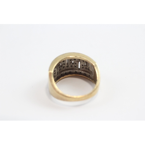 32 - 9ct Gold Diamond Set Greek Key Pattern Ring (5.5g) Size  N