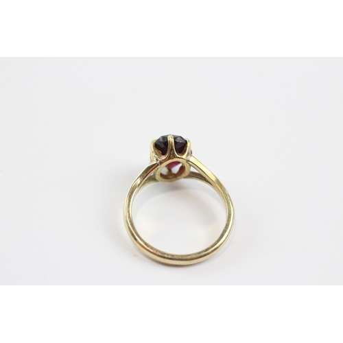 49 - 14ct Gold Garnet Tear Drop Single Stone Ring (3.1g) Size  K 1/2