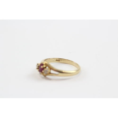 63 - 14ct Gold Ruby And Clear Gemstone Trilogy Ring (2g) Size  J