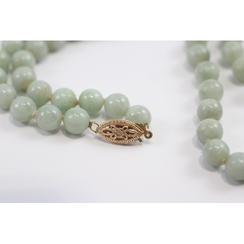 82 - 14ct Gold Clasp Jade Single Strand Necklace (27.5g)