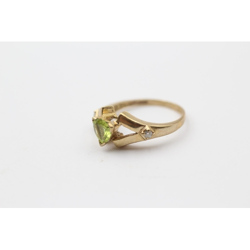 109 - 9ct Gold Peridot Single Stone Ring With Diamond Set Split Shank (3.1g) Size  O 1/2