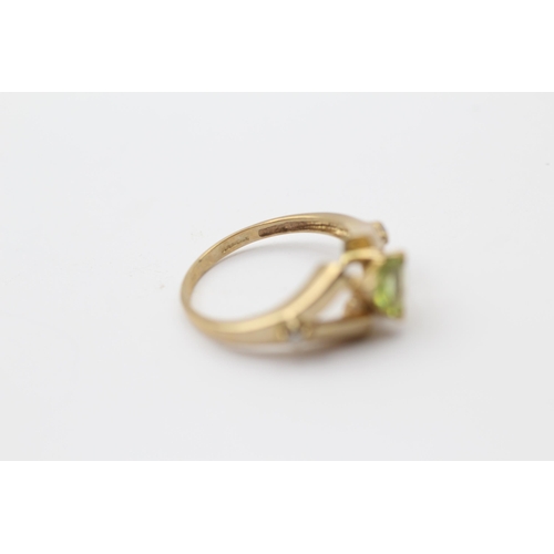 109 - 9ct Gold Peridot Single Stone Ring With Diamond Set Split Shank (3.1g) Size  O 1/2