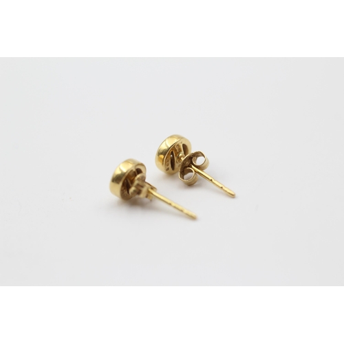 112 - 18ct Gold Diamond Stud Earrings (1.1g)