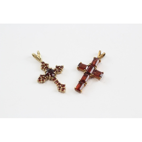 117 - 2 X 9ct Gold Garnet Cross Pendants (2.8g)