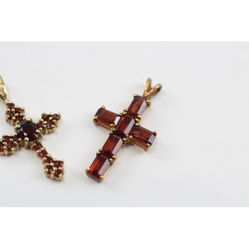 117 - 2 X 9ct Gold Garnet Cross Pendants (2.8g)