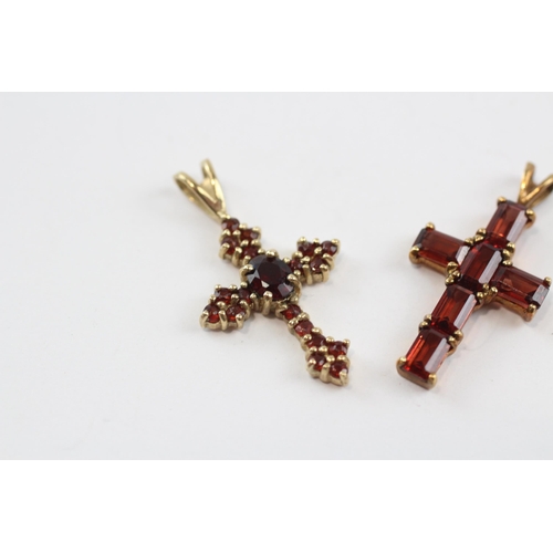 117 - 2 X 9ct Gold Garnet Cross Pendants (2.8g)