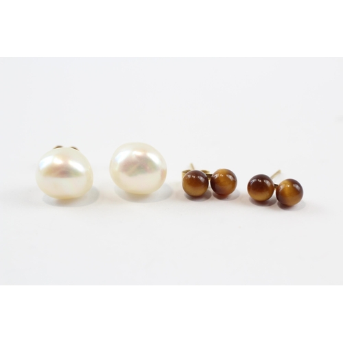 2 X 9ct Gold Cultured Pearl & Tiger's Eye Stud Earrings (3.9g)