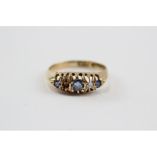 119 - 18ct Gold Diamond & Sapphire Ring (3g) Size  K