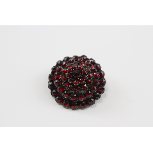 120 - 6ct Gold Bohemian Garnet Cluster Brooch (4.6g)