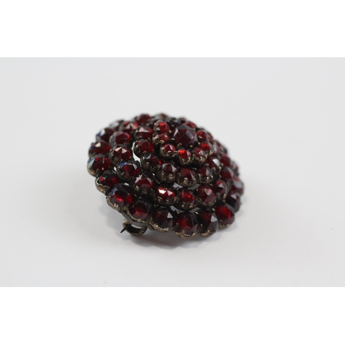 120 - 6ct Gold Bohemian Garnet Cluster Brooch (4.6g)