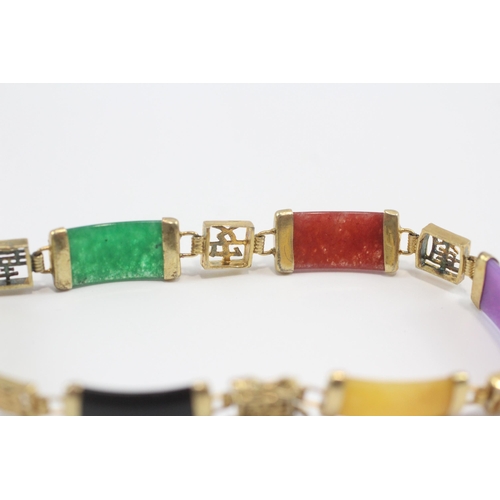 123 - 9ct Gold Jade, Onyx & Dyed Quartzite Oriental Style Panel Bracelet (9.9g)