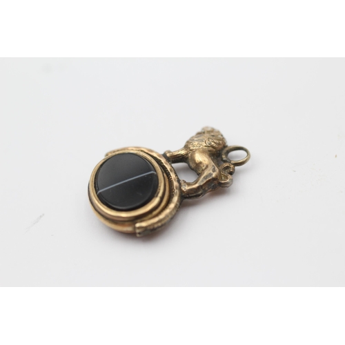 131 - 8ct Gold Onyx & Gate Lion Spinning Fob (3.8g)