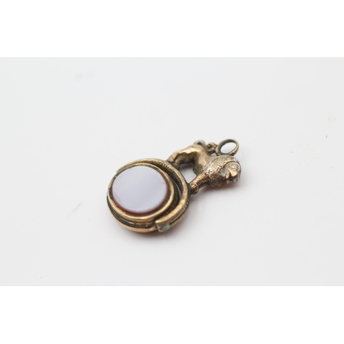 131 - 8ct Gold Onyx & Gate Lion Spinning Fob (3.8g)