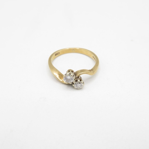 153 - 9ct Gold Round Brilliant Cut Diamond Two Stone Ring (1.7g)