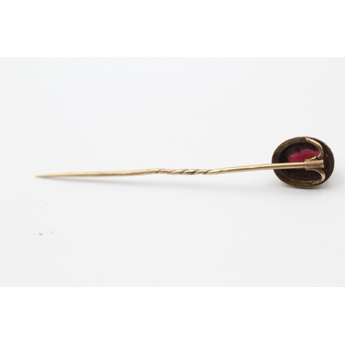 158 - 15ct Gold Head Antique Garnet Stick Pin Brooch With 9ct Gold Pin (3.3g)