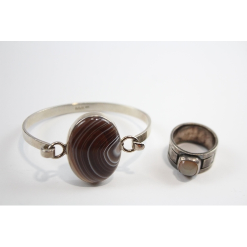 207 - A Collection Of Silver Mid-Century Modernist Jewellery Including Agate